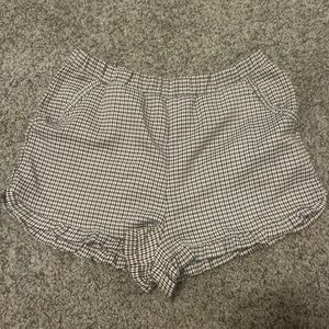 High Waist Black and White Shorts with Classic Pattern